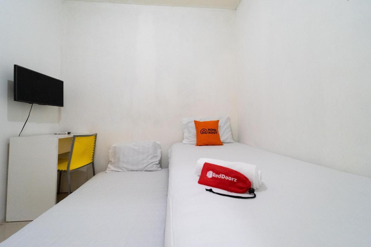 Guest house Koolkost Near Mercu Buana University